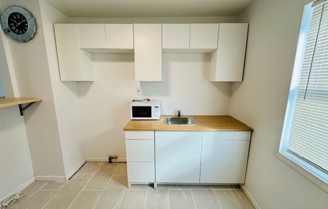 3 beds, 1 bath, $1,350