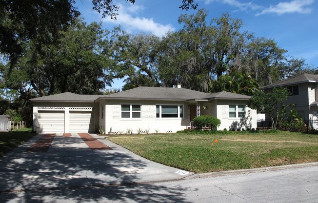 Charming home 1 minute to downtown, College Park area
