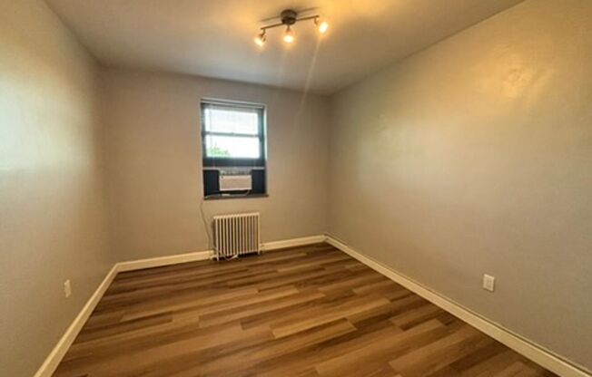 2 beds, 1 bath, 800 sqft, $1,799, Unit 6230 Fifth Ave. #325E