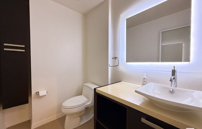 1 bed, 1.5 baths, 853 sqft, $3,150, Unit 603