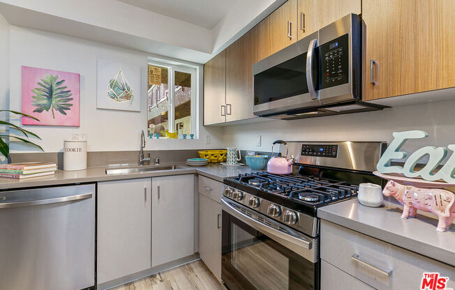 3 beds, 2 baths, 1,200 sqft, $2,895, Unit 212