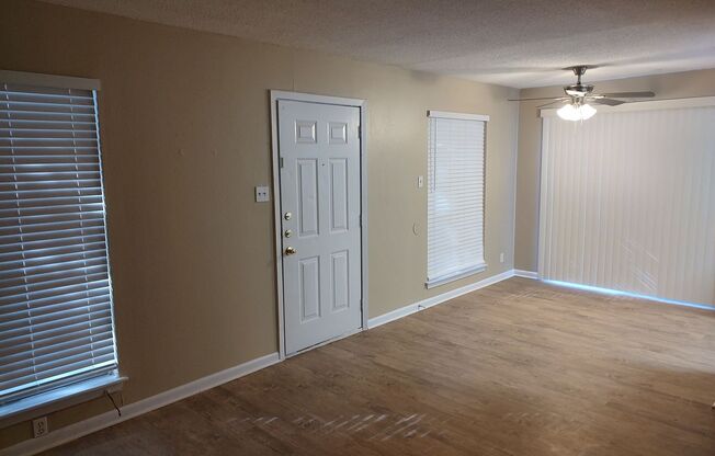 2 beds, 1 bath, $1,895, Unit UNIT B