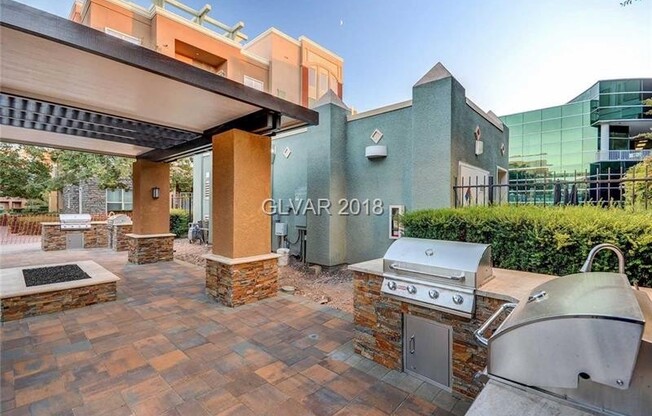Gorgeous Mid Rise Unit For Lease !!
