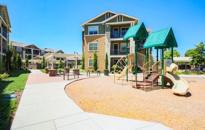 3 beds, 2 baths, 1,263 sqft, $1,930, Unit 243
