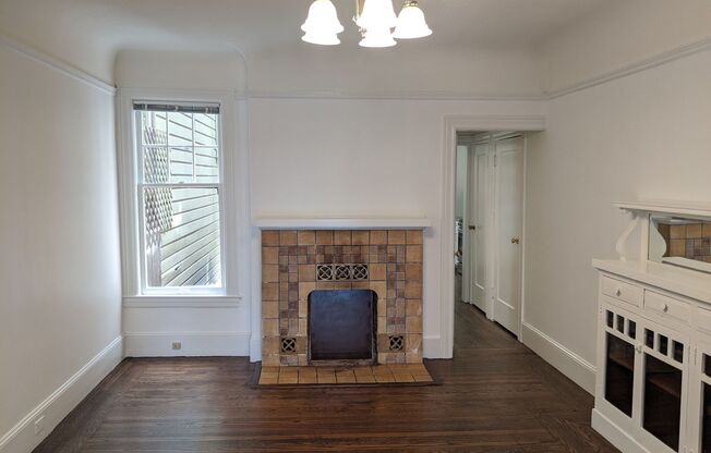 2 beds, 1 bath, $3,195, Unit 1031A