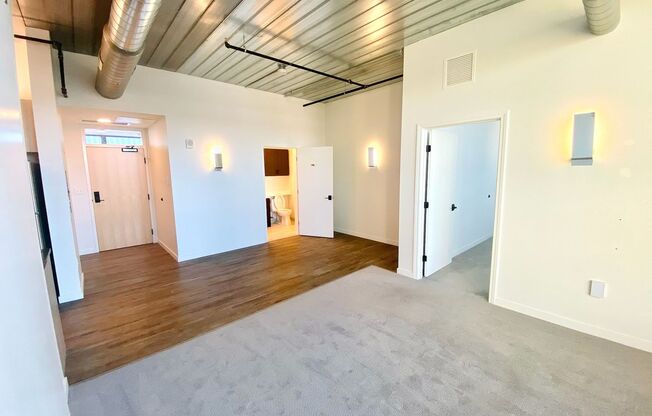 2 beds, 1 bath, 835 sqft, $2,195, Unit Unit 402