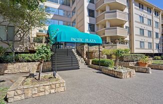 Spacious 2 bed 1.5 bath Condo in San Leandro Minutes from Bart and shopping. Must see!