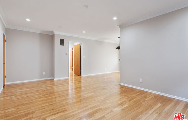 1333 S OGDEN DR