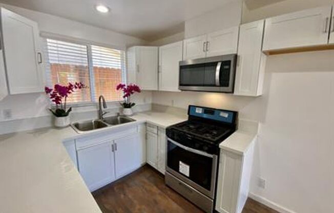 2 beds, 1 bath, $2,495, Unit Unit B