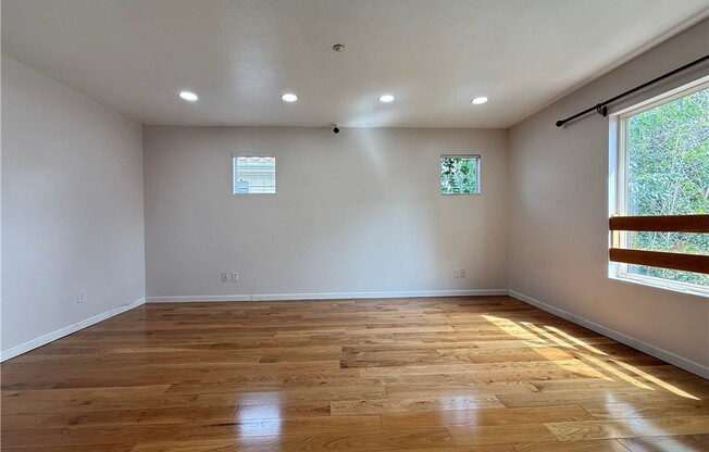 9030 HAYVENHURST AVE