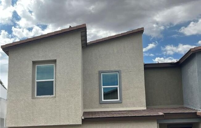 Slice of Paradise! 3 bed 2.5 bath + loft townhome awaits you!!