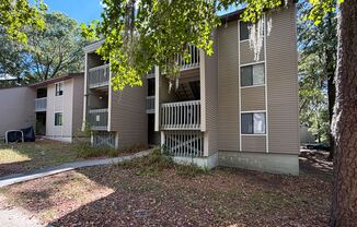 2/2 Condo in Treehouse Village - Available NOW!