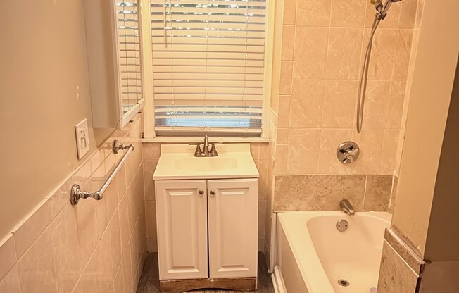 2 beds, 1 bath, 1,000 sqft, $2,350, Unit 1