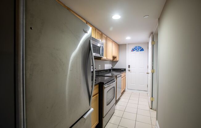 Spacious Studio Apartment in Capitol Hill!