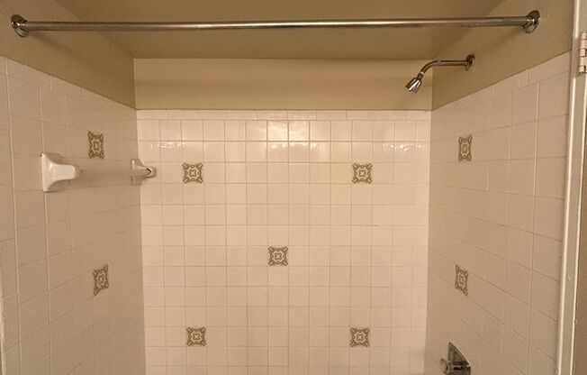 1 bed, 1 bath, 734 sqft, $1,350, Unit K05