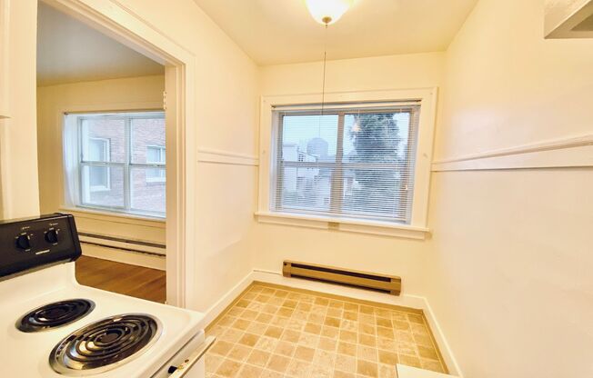 Studio, 1 bath, 425 sqft, $1,295, Unit 112