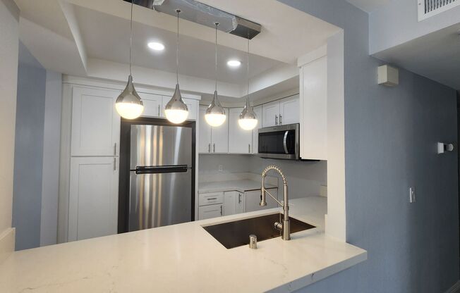 2 Bedroom, 2 Bath Condo in Eastlake Shores