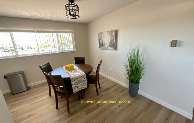 Dustin Ave. N. 2400 - Sunset House