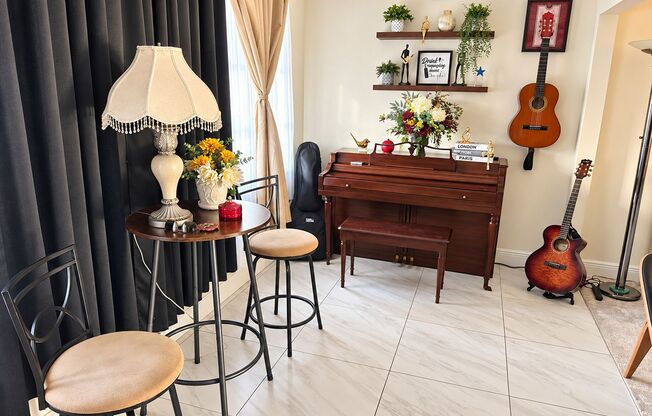 ROOM WITH PRIVATE BATHROOM FOR RENT – ST. PETERSBURG, FL