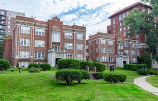 Calhoun Beach Apartments