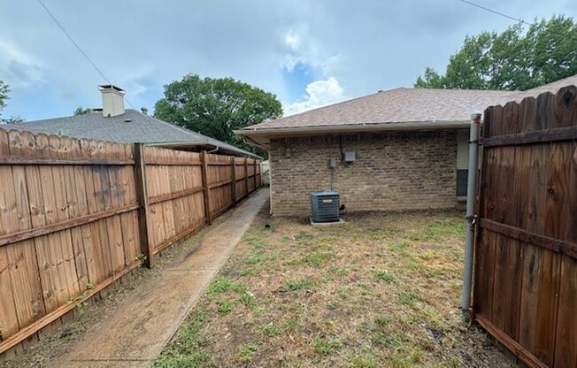 Updated Duplex, 3 Bedrooms & 2 Full Bathrooms with a fenced backyard!