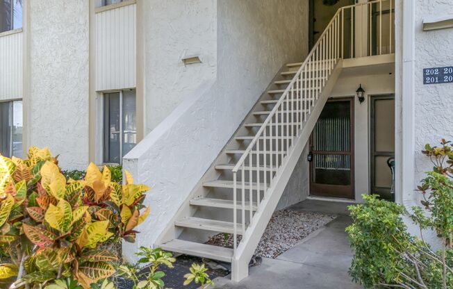 2 Bed/2 Bath Ground Floor Unit in EastLake Woodlands Community, Oldsmar!