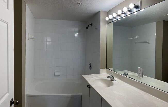 2 beds, 2 baths, 1,204 sqft, $2,097, Unit 10184-D1 - Bostonian