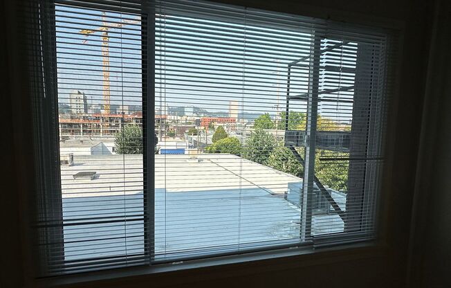 Studio, 1 bath, 330 sqft, $950, Unit 205