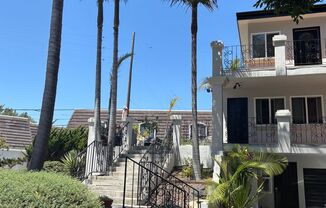1 Bed Apartment in Prime Playa Del Rey -  Parking Garage Available  !!! — Walk to Beach, Shop & More!
