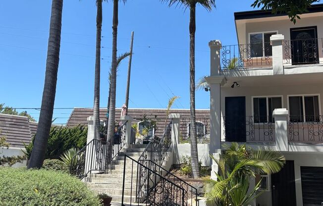1 Bed Apartment in Prime Playa Del Rey -  Parking Garage Available  !!! — Walk to Beach, Shop & More!