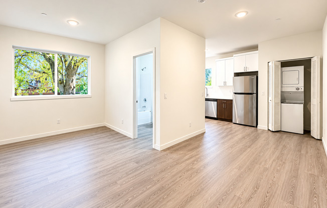 2 beds, 1 bath, 692 sqft, $1,725, Unit 205