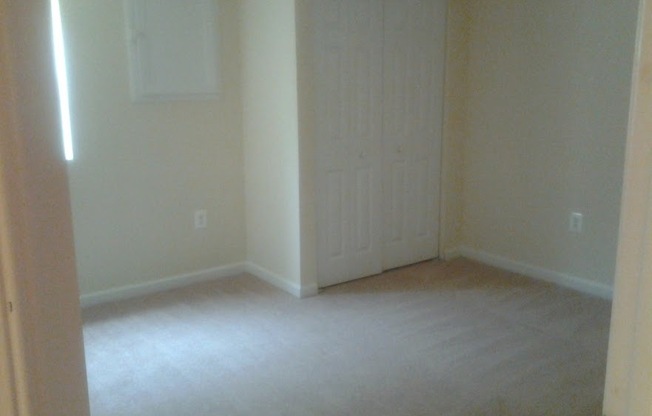 Beautiful and spacious 5 BR/2BA minutes from UMD campus
