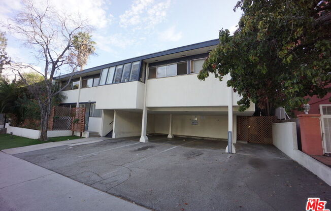 1233 Barry Ave Apt 202