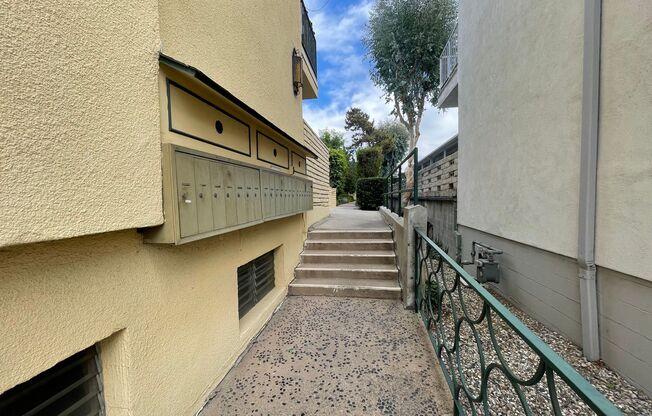 Beautiful Apartments in Great Location! Parking Included!