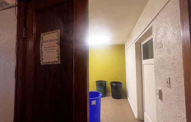 Studio, 1 bath, 450 sqft, $945, Unit 414