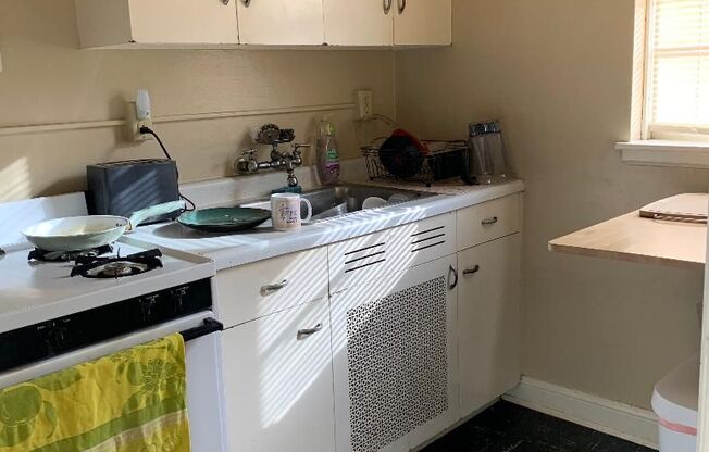 2 beds, 1 bath, 753 sqft, $1,339, Unit 214