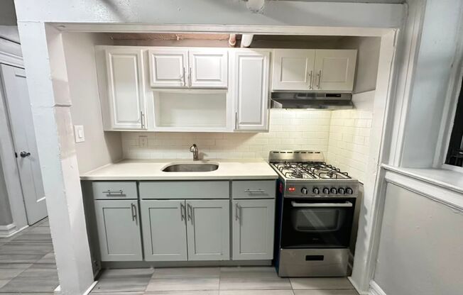 Studio, 1 bath, 650 sqft, $1,150, Unit APT B3