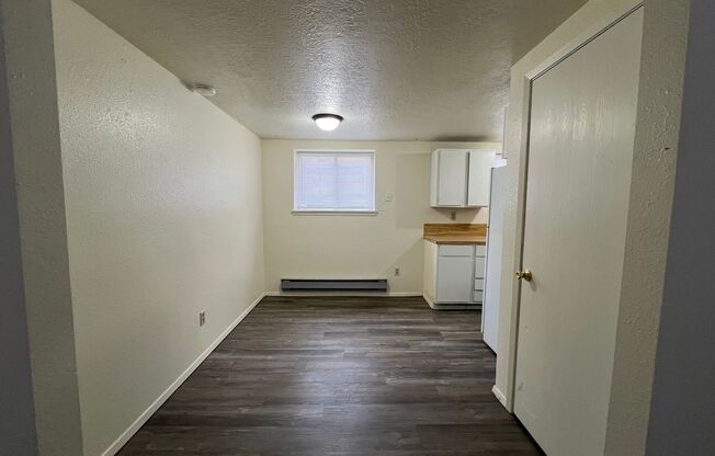 3 beds, 1 bath, $1,295, Unit 1250 Holman