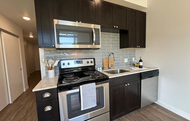 Studio, 1 bath, 412 sqft, $1,699, Unit Unit 701