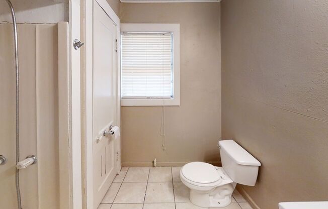 1108 W 14 LN
