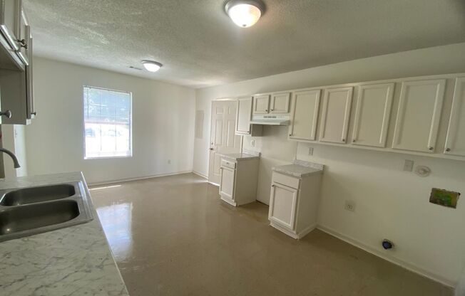 Move-in Special! 1/2 off first month's rent if deposit paid in June