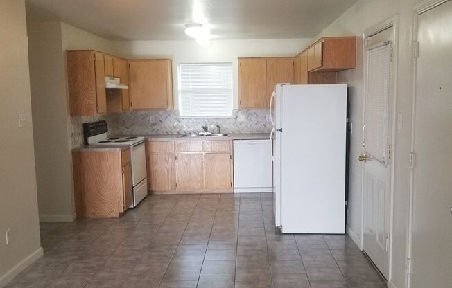 3 beds, 2 baths, 1,126 sqft, $1,250, Unit A