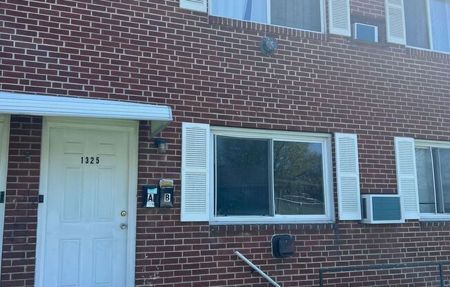 2 beds, 1 bath, $1,295, Unit Unit 1329A