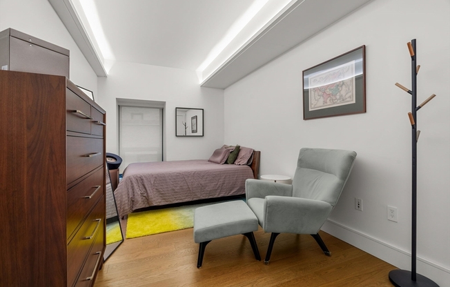 2 beds, 1.5 baths, 1,368 sqft, $5,500, Unit 906