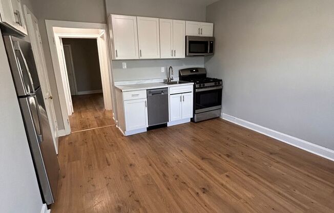 1 bed, 1 bath, $1,025, Unit 221