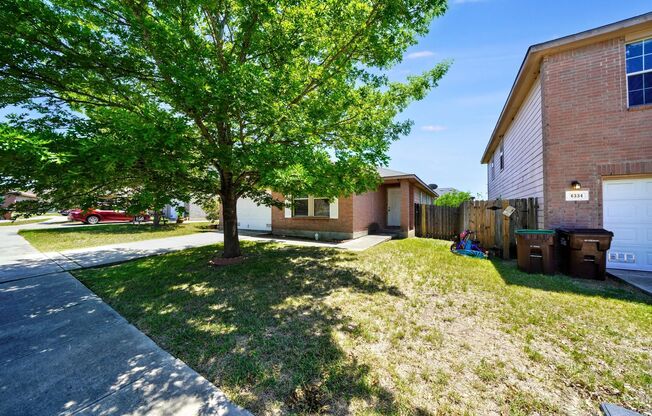 Charming 3-Bedroom Home in Miller Ranch, Converse! - Realtor Commission: $350