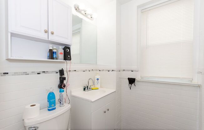 4 beds, 1 bath, $4,500, Unit Unit #25