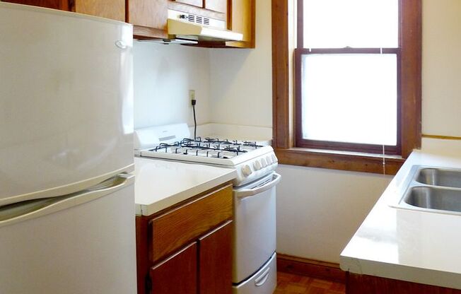 1 bed, 1 bath, 410 sqft, $910, Unit 3 - 05
