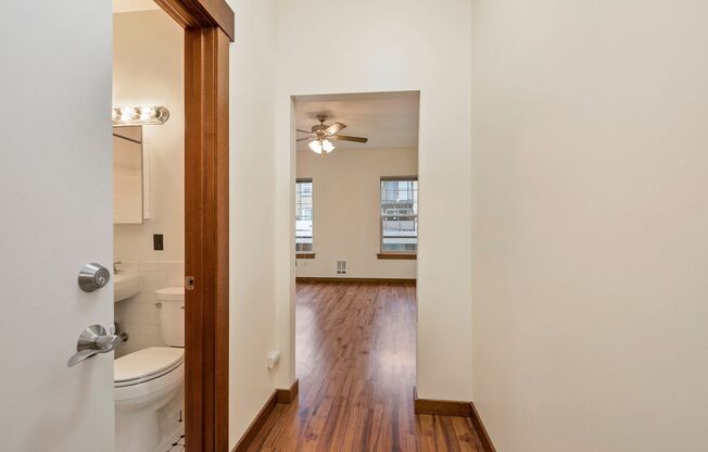 Studio, 1 bath, 359 sqft, $1,325, Unit 404