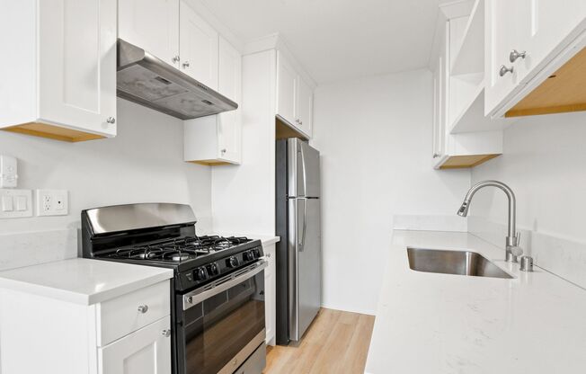 1451 Franklin St in Santa Monica! Steps to SM Blvd and near the Water Garden.